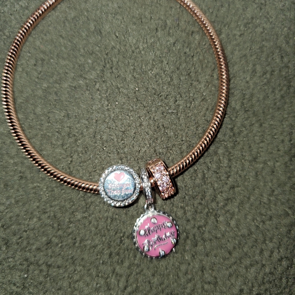 Pandora - Picture 4 of 9